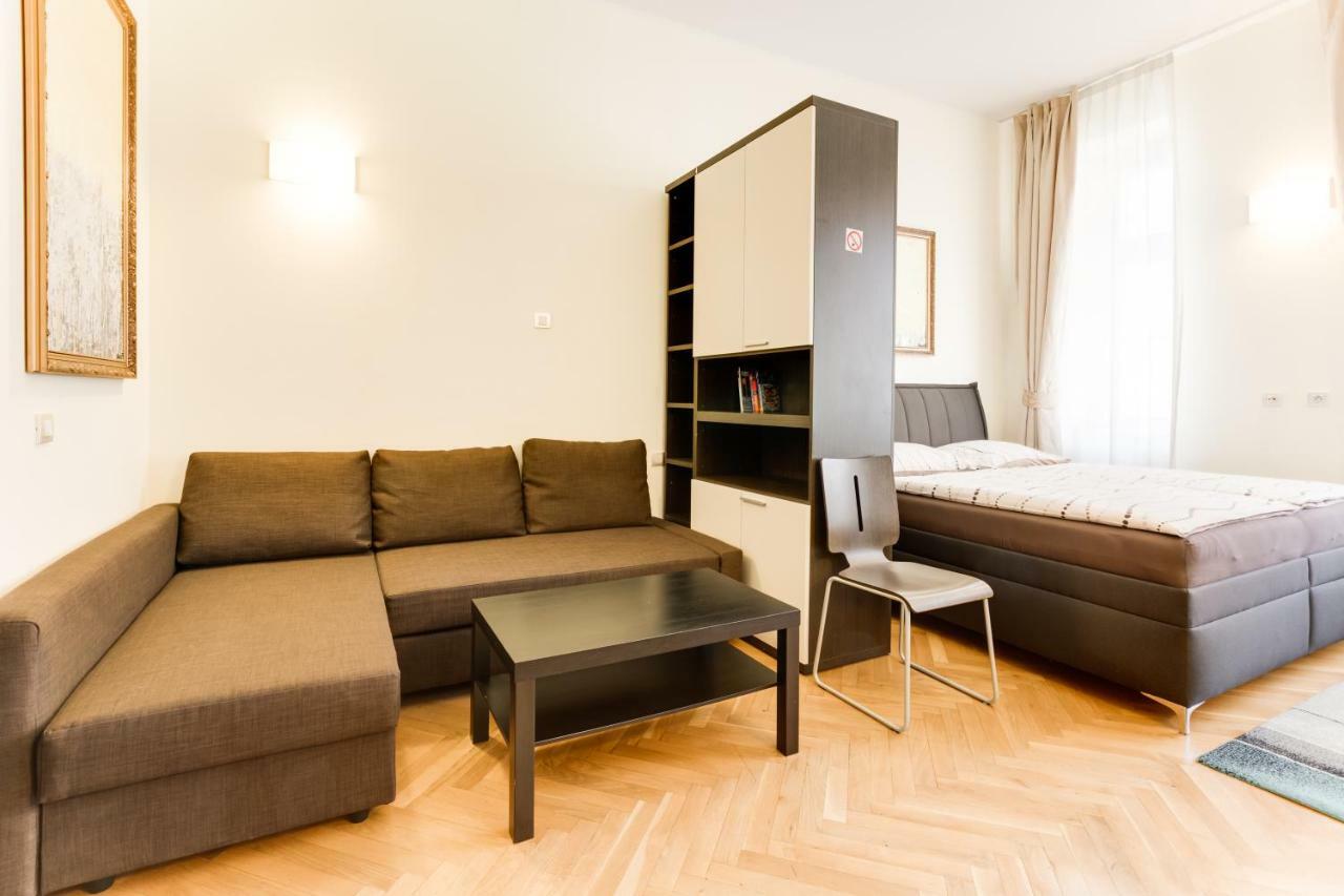 Apartment Halkova Studio Prague